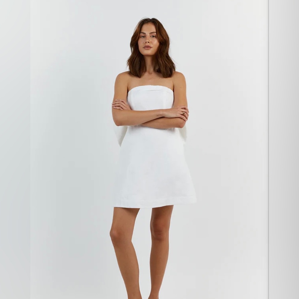 DISSH AISLE WHITE LINEN BACK BOW DRESS